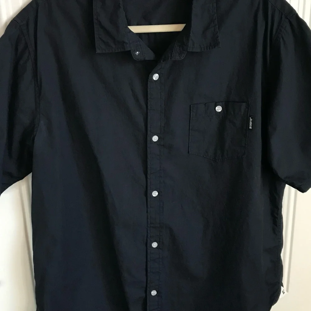 Undefeated Men’s XL Black Short Sleeve Button Up Shirt with chest pocket in EUC - Picture 4 of 14